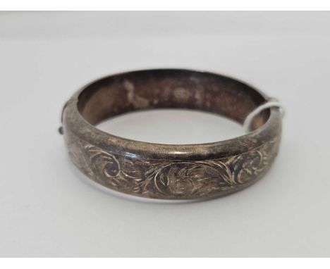ENGRAVED SILVER BANGLE, 25g