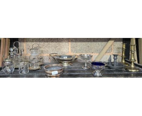 SHELF WITH MISC CRUET SETS, CANDLESTICKS & OTHER METALWARE