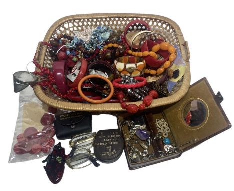 A collection of vintage costume jewellery to include resin, Bakelite, a carved galalith bangle (cracked), paste, wood etc (qt