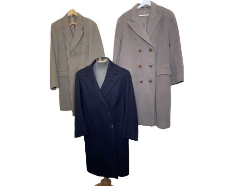 vintage men's coats to include an Austin Arnold 3 pocket with vent back, a 1940s/50s&nbsp; herringbone weave coat in navy blu