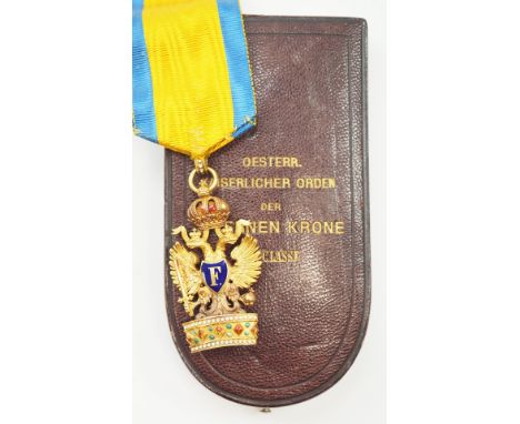 Österreich: Kaiserlicher Orden der Eisernen Krone, 3. Klasse, im Etui - Rothe.Gold, teilweise emailliert, mehrteilig gefertig