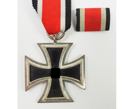 Eisernes Kreuz, 1939, 2. Klasse - 106.Geschwärzter Eisenkern, versilberte Zarge, polierte Kanten, im Ring 106 (B. Schneider, 