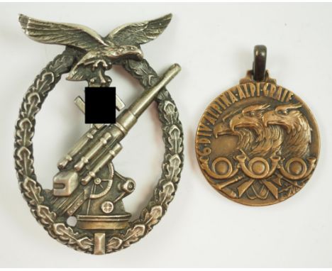 Flakkampfabzeichen der Luftwaffe - Juncker.Buntmetall versilbert, durchbrochen gefertigt, der Adler separat aufgelegt, rückse