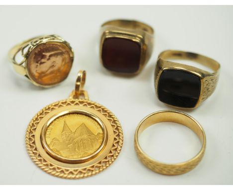 Lot GOLD Münz-Schmuck.Bestehend aus einem Anhänger und Ring je mit gefasster GOLD Münze bzw. Medaille, dazu drei weitere GOLD