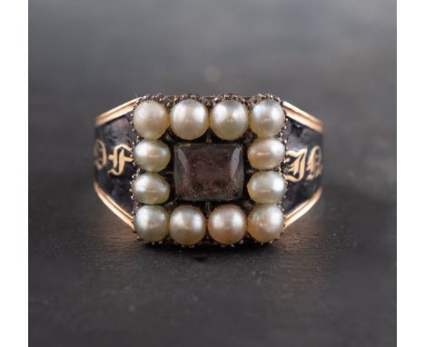 A Georgian mourning ring, glazed hairwork to centre, with seed pearl surround, black enamel to shoulders, inscription to vers