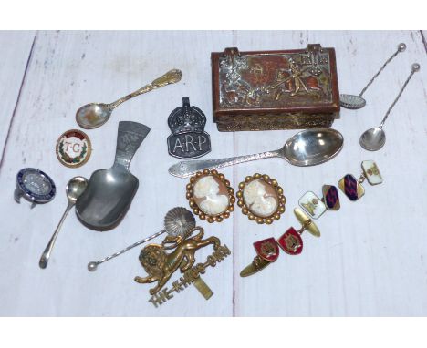 A George & Dragon Vesta box; 2 shell cameo brooches; spoons; military badges; cufflinks