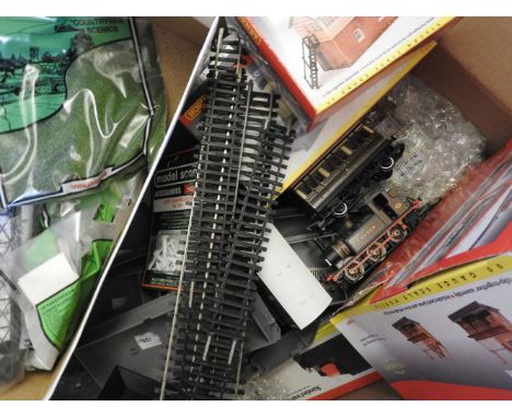 Three boxes and two bags of assorted model railway accessories, to include tracks, platforms, buildings, and various boxes, e