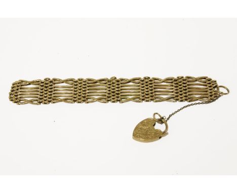 A gold eight bar gate link bracelet, with four straight links between four crossed links, with a 9ct gold padlock (damaged)26