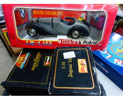 Box of diecast vehicles to include Burago 1:18 scale, Maisto 1:18 scale & Tonka Polistil diecast vehicles, 5 boxed and 2 unbo