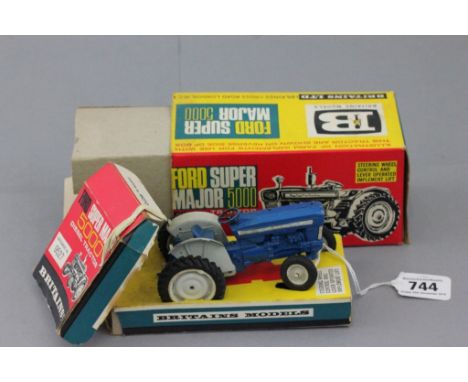 Boxed Britains 9527 Ford Super Major 5000 Diesel Tractor in blue with inner display stand, box end flap damaged but colour is