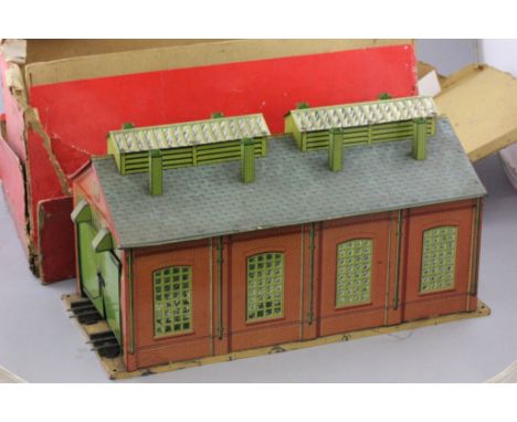 Boxed Hornby O gauge Engine Shed No. 2 in good condition, needs clean, tin plate vg and appearing complete, box with damage b
