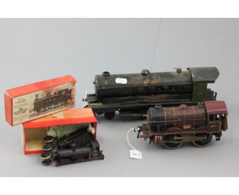 Two O gauge locomotives to include Hornby 8712 in maroon livery, Bowman in green livery with paint loss and a built diecast m