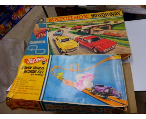 Boxed Mattel Hot Wheels Twin Chute Action Set and boxed Matchbox Motorway M-2 (6 cars with the lot in total) (unchecked)