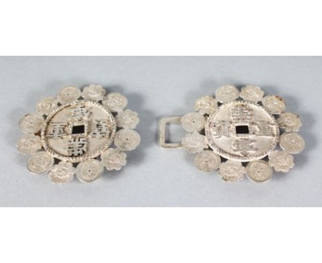 A GOOD CHINESE SILVER BROOCH.