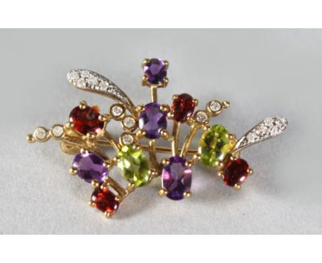 A GOOD AMETHYST AND PERIDOT BROOCH.