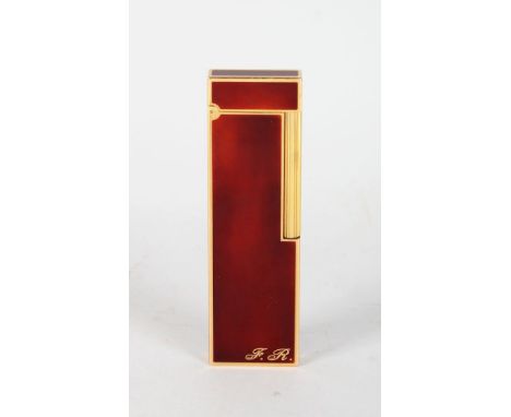 A LONG DUPONT LIGHTER No. 140163. LAQUE DE CHINE. Initials F. R. 4.75ins long.