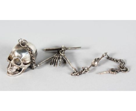 A NOVELTY SILVER SKULL SNUFF BOX AND CHAIN.