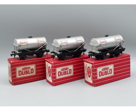 Hornby Dublo Reference Set 3x 4676 Esso Tankers to include metal coupling, closed brake gear plastic coupling and open brake 