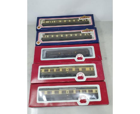 Two boxed Bachmann 00 gauge G.W.R. Collett Coaches, two boxed Dapol 'Cornish Riviera' Coaches and a G.W.R. Siphon G Wagon