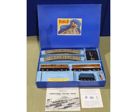 A boxed Hornby Dublo EDP1 horseshoe motor 'Sir Nigel Gresley' Set, contents M, early version with lightweight front pony, lig