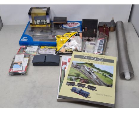 A boxed Peco ST-301 N gauge Starter Track Set, a boxed Graham Farish 'The Gate Inn', five unboxed Hornby N gauge Buildings, a