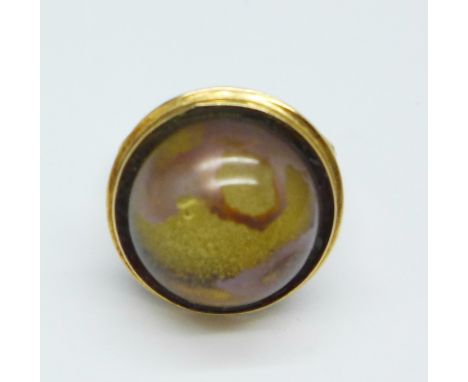 A 14ct gold ring, 3.9g, Q