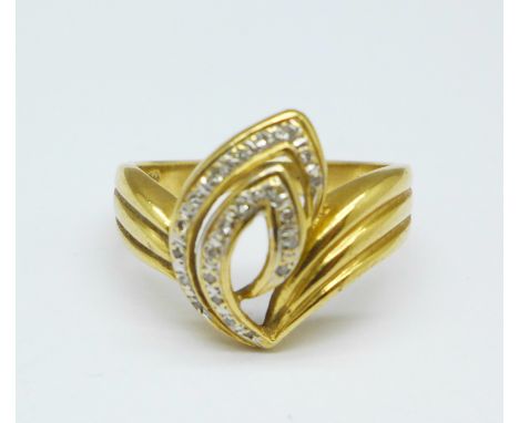 An 18ct gold ring, 5.7g, Q