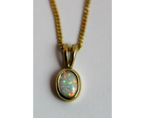 9 ct gold opal set pendant and chain, 2.8g