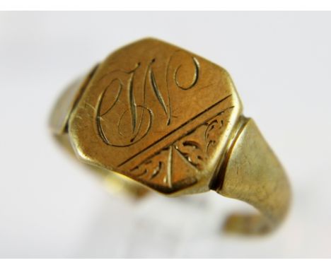 9 ct gold gents signet ring, Size R. 3.3g