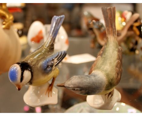 Two Goebel ceramic birds one gloss, one matt. Tallest H: 9 cm