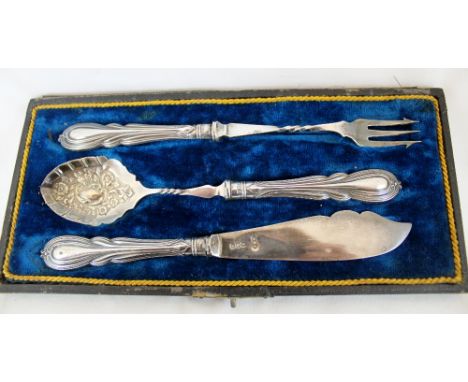 Hallmarked silver handled butter knife jam spoon and pickle fork in case. Assay Sheffield 1899. 86g