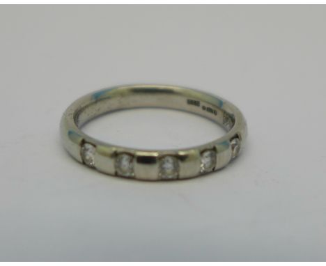 A platinum and diamond ring, 5.1g, M