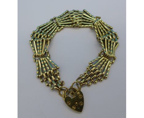 A 9ct gold gate bracelet, 22g