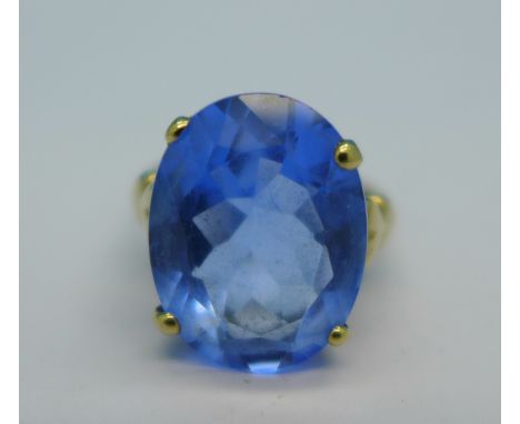 A 9ct gold and blue stone ring, 3.9g, L