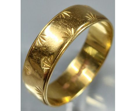 18ct gold engraved wedding band. 4.2g approx. Ring size O 1/2. (B.P. 21% + VAT)