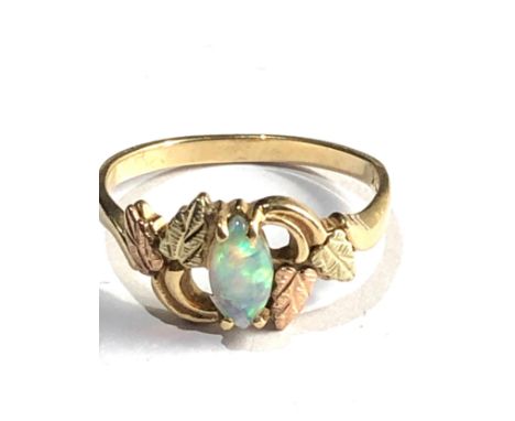 10ct gold opal  ring (2.7g) 