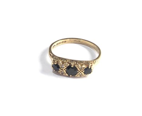 9ct gold vintage sapphire &amp; diamond gypsy setting ring (2.4g) 