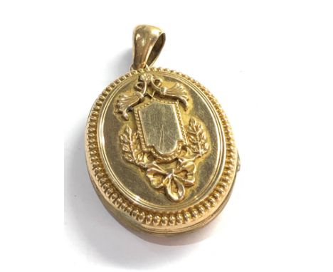 9ct gold vintage raised detail oval locket (12.6g) file mark to edge as shown 