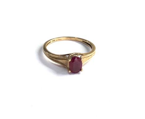 9ct gold ruby ring 2g 