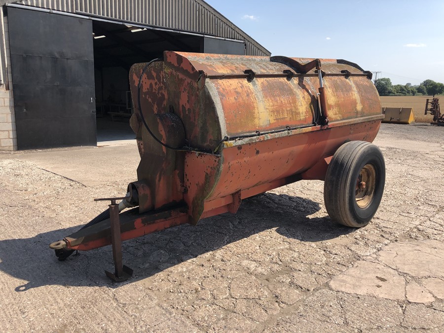 Marshall rotary side discharge muck spreader, mounted flail chains, single axle, hydraulic lid, P