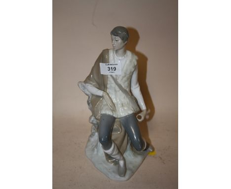 A VINTAGE LLADRO FIGURE OF A SEATED GENTLEMAN WITH IMPRESSED BACK STAMP 