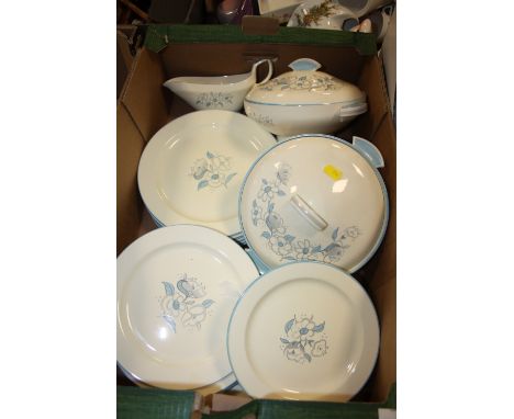 A TRAY OF SPODE ROYAL JASMINE ANEMONE PATTERN DINNERWARE 
