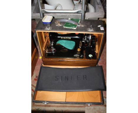 A VINTAGE CASED SINGER SEWING MACHINE MODEL NUMBER EK595205