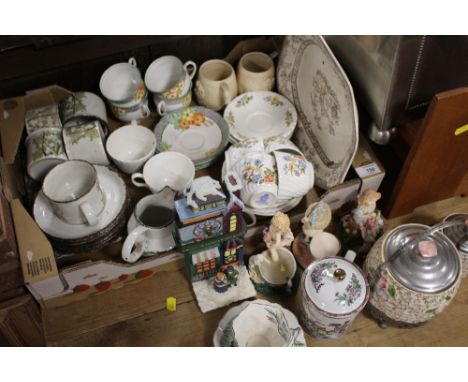 A TRAY OF ASSORTED CHINA TO INCLUDE AYNSLEY COTTAGE GARDEN CUPS AND SAUCERS, WADE ETC