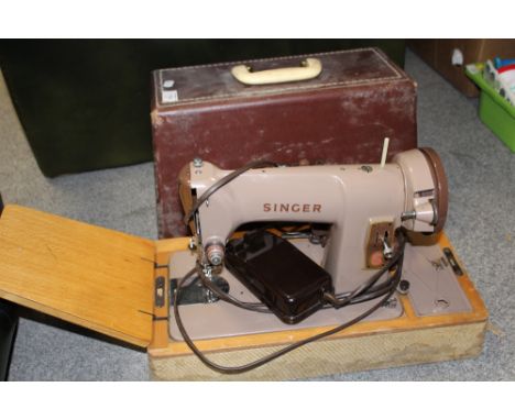 A CASED VINTAGE ELECTRIC SINGER SEWING MACHINE