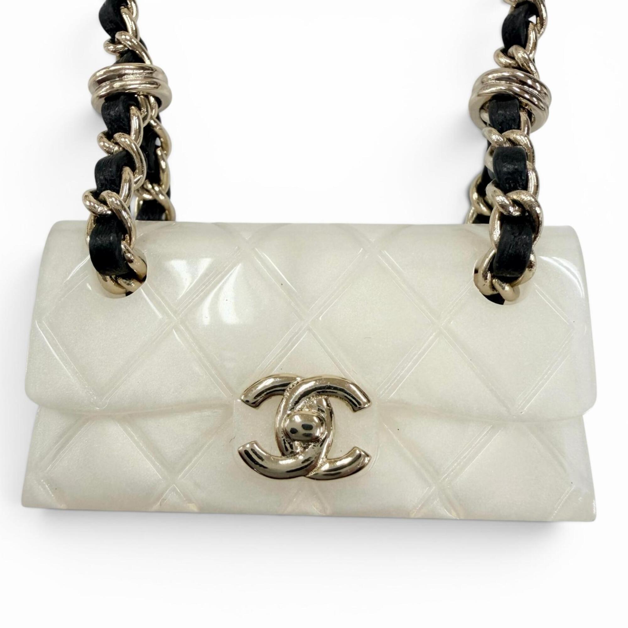 CHANEL B23C MatelassŽ bag motif Coco Mark chain necklace, ivory, made in Italy, 2023 model, women\'s
