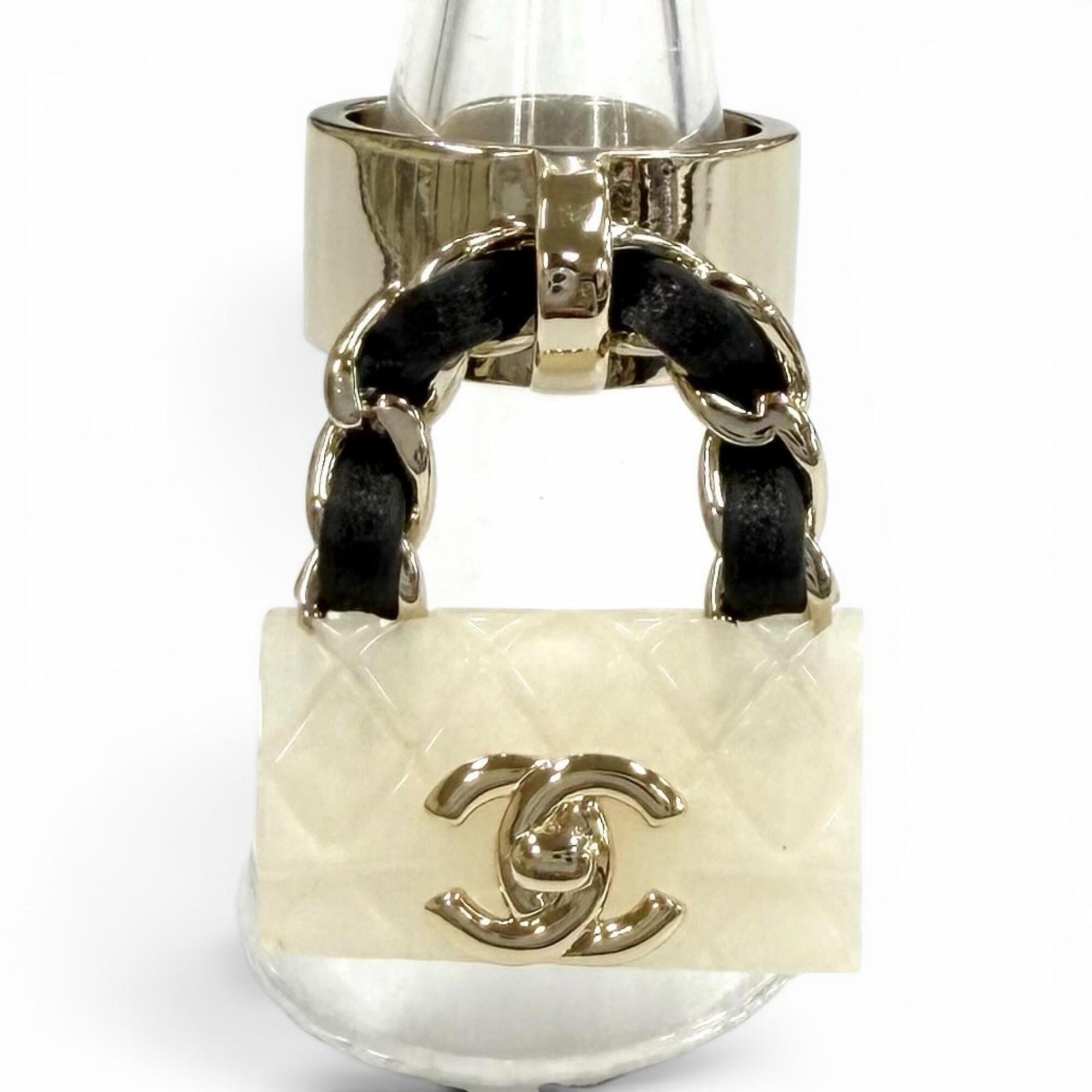 CHANEL B23C MatelassŽ Turnlock Bag Charm Ring, White, Black, Gold Hardware, Made in Italy, Women\'s