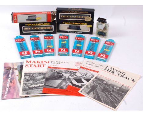 N GAUGE; A collection of assorted N Gauge railway trainset items to include 3x Graham Farish boxed carriages, 7x Peco boxed p
