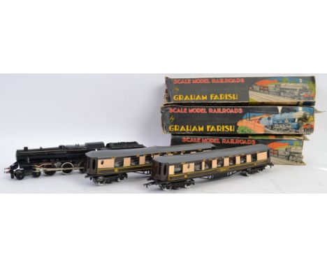 GRAHAM FARISH; A collection of three vintage Graham Farish 00 Gauge railway trainset pieces. Comprising of 2x Pullman carriag
