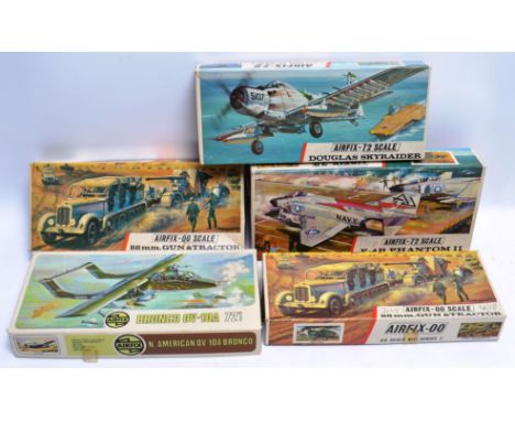 MODEL KITS; A collection of 5x vintage Airfix plastic model kits - all war planes, and each within the original boxes. Conten